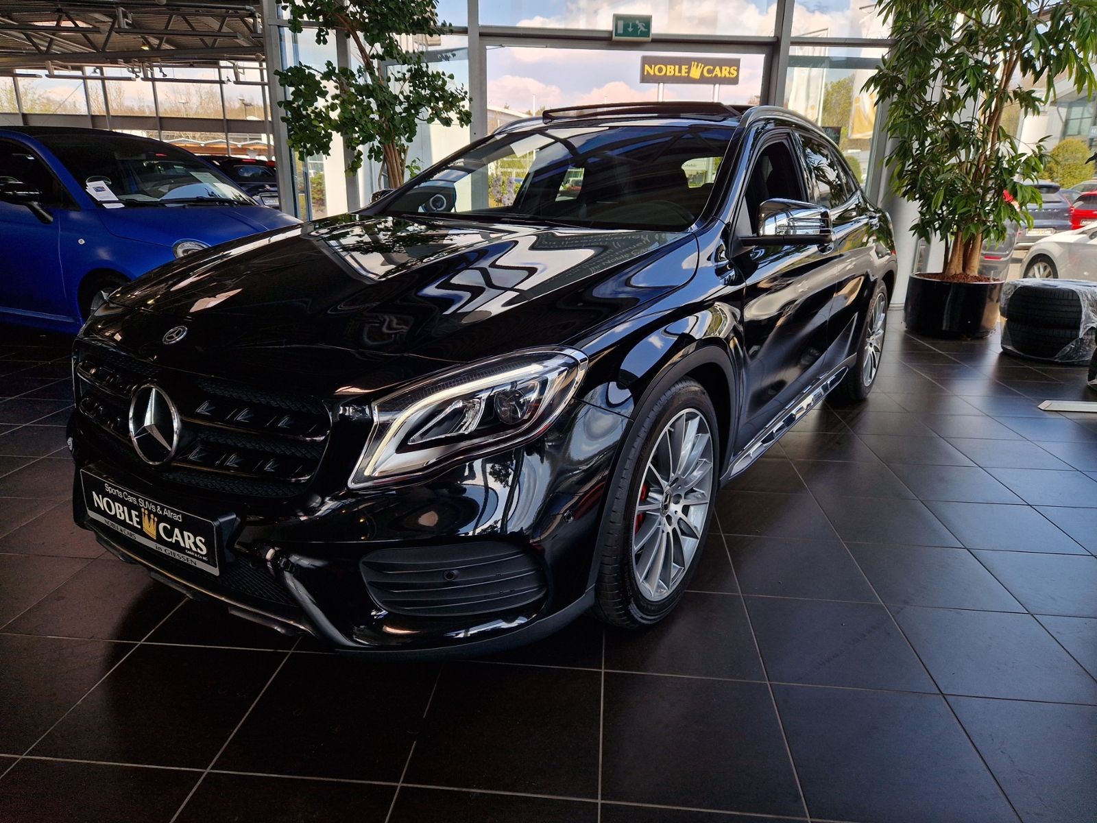 Fahrzeugabbildung Mercedes-Benz GLA 250 4Matic AMG-LINE PANO LED