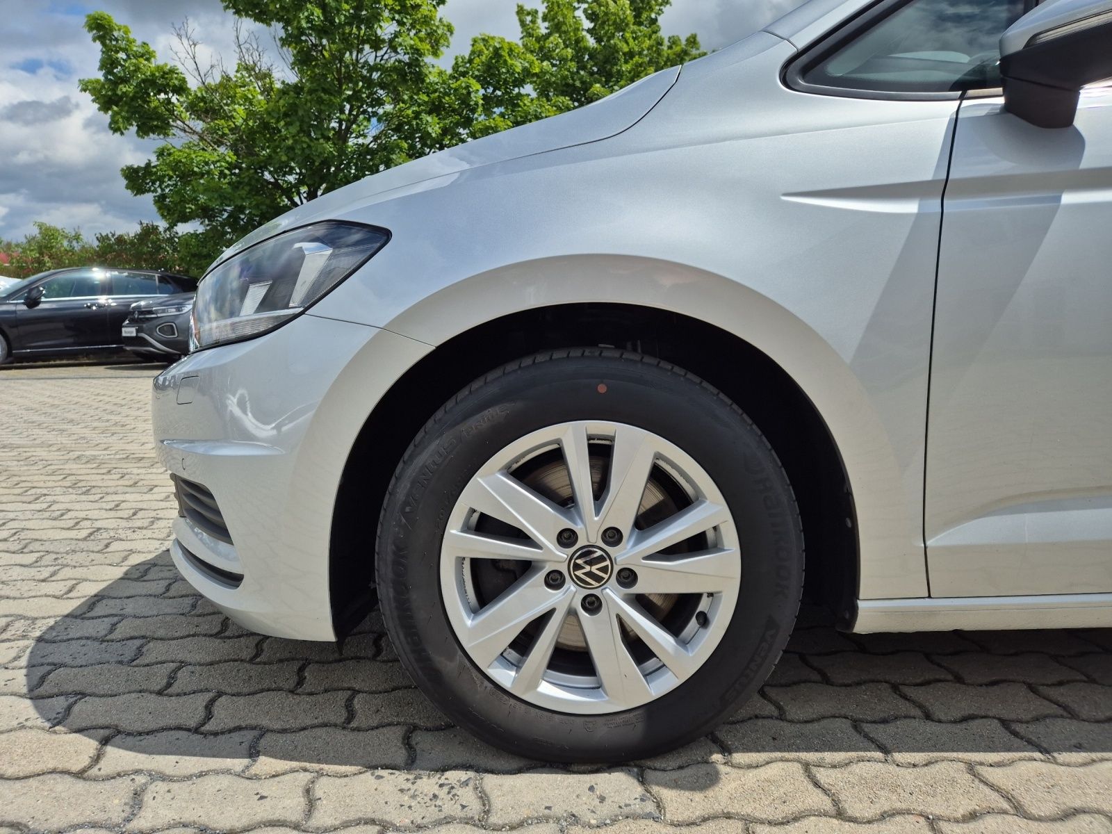 Fahrzeugabbildung Volkswagen Touran TDI Comfortline DSG AHK Navi PDC SH LM