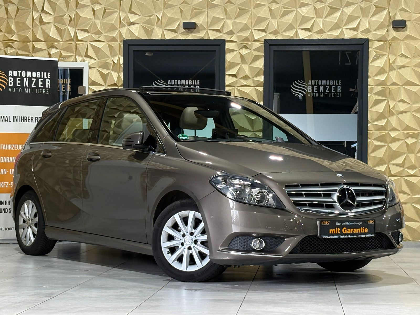 Fahrzeugabbildung Mercedes-Benz B 200/PANO/MEMORY/KLIMA/CAR-PLAY/2.HAND/KAMERA