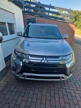 Mitsubishi Outlander PHEV Intro - Mitsubishi Plug-in Hybrid Outlander: Privatanbieter