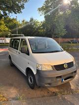 Volkswagen VW T5 Shuttle 2.5 TDI 8-Sitzer in weiß - VW T5 Shuttle Gebrauchtwagen