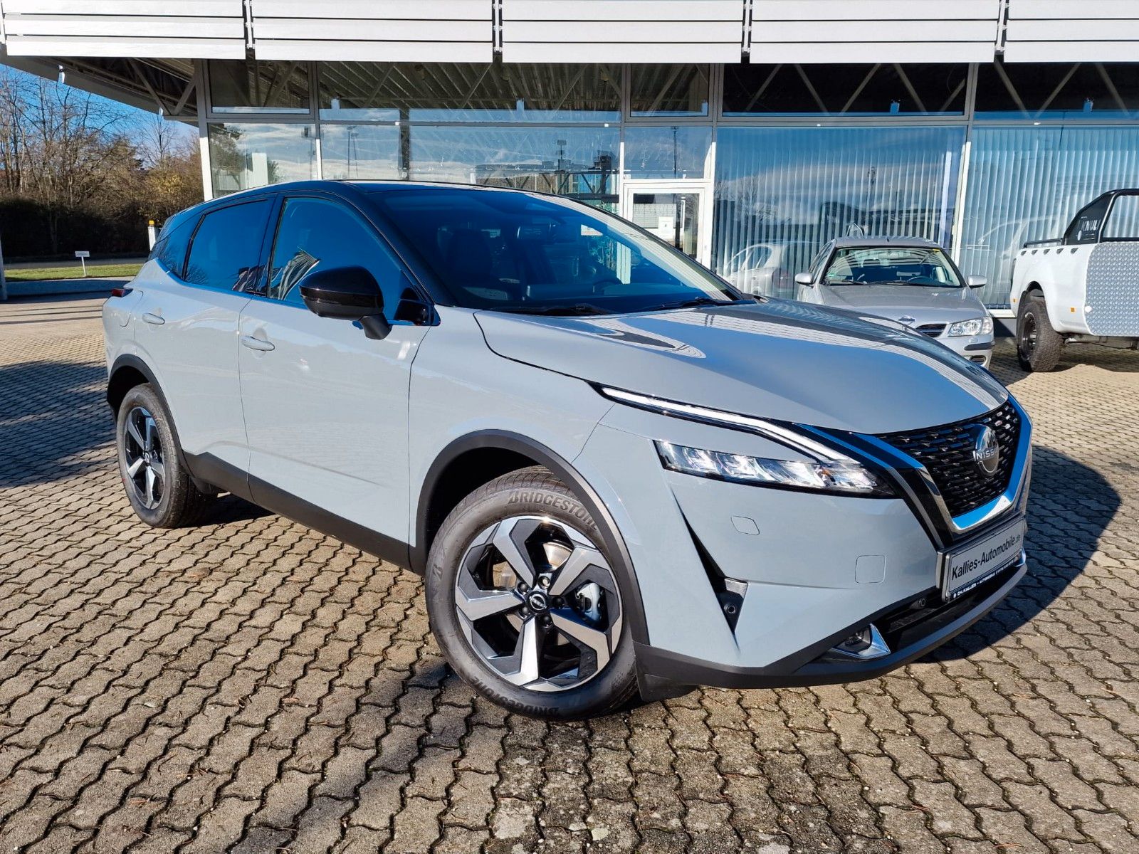 Fahrzeugabbildung Nissan Qashqai 1.3 AT N-Connecta elHECKKLAPPE+12,3"NAVI