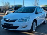 Opel Astra J Sports Tourer 150 Jahre Opel - Opel Astra mit Benzin-Antrieb: Jahre 150