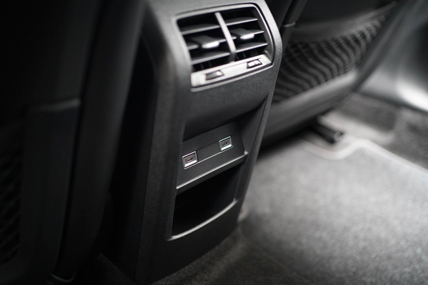 Fahrzeugabbildung Citroën C5 X Hybrid 145 DCS6 Plus Automatik Winter Paket