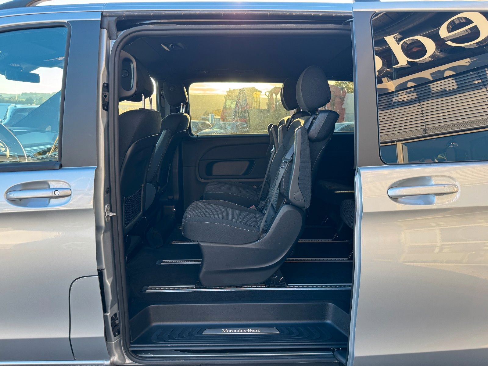 Fahrzeugabbildung Mercedes-Benz V 250 d STYLE DISTRONIC MULTIBEAM elektr Türen