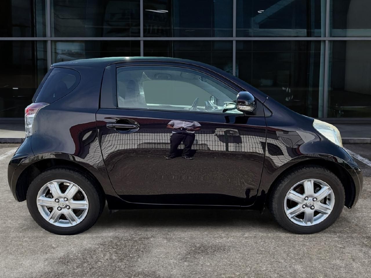 Fahrzeugabbildung Toyota iQ +