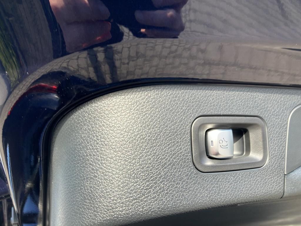 Fahrzeugabbildung Mercedes-Benz EQC 400 4MATIC SD*AHK*HUD*KeyLess*ParkAss*360°