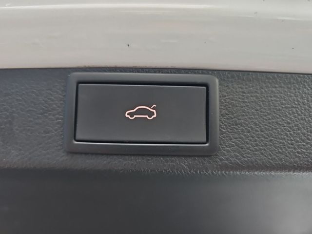 Fahrzeugabbildung SKODA Octavia Combi 2.0 TDI DSG Style MATRIX NAVI PANO