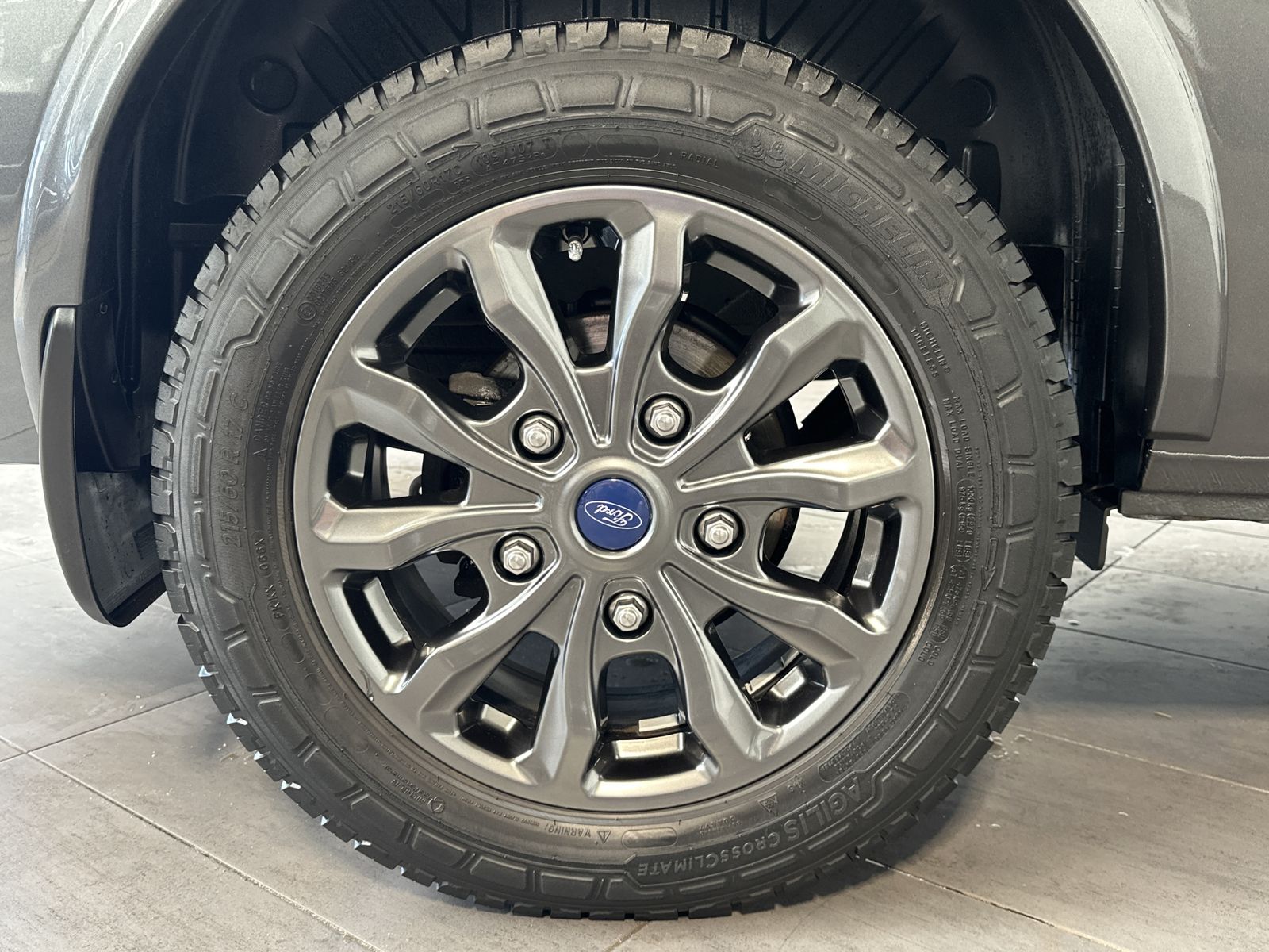 Fahrzeugabbildung Ford Tourneo Custom 320 L2H1 Titanium NAV+XEN+KAMERA