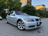 BMW 325i Lim Sportpaket/Automatik/Leder/Navi/SHD/Xen - BMW 325 in Frankfurt (Main)