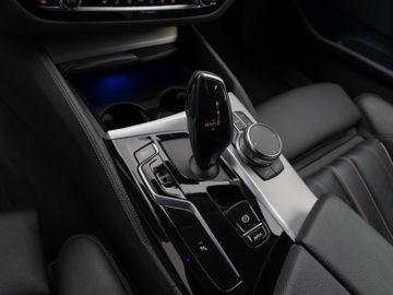 Fahrzeugabbildung BMW 530d Luxury Line Kamera DAB HiFi Stop&Go Alarm