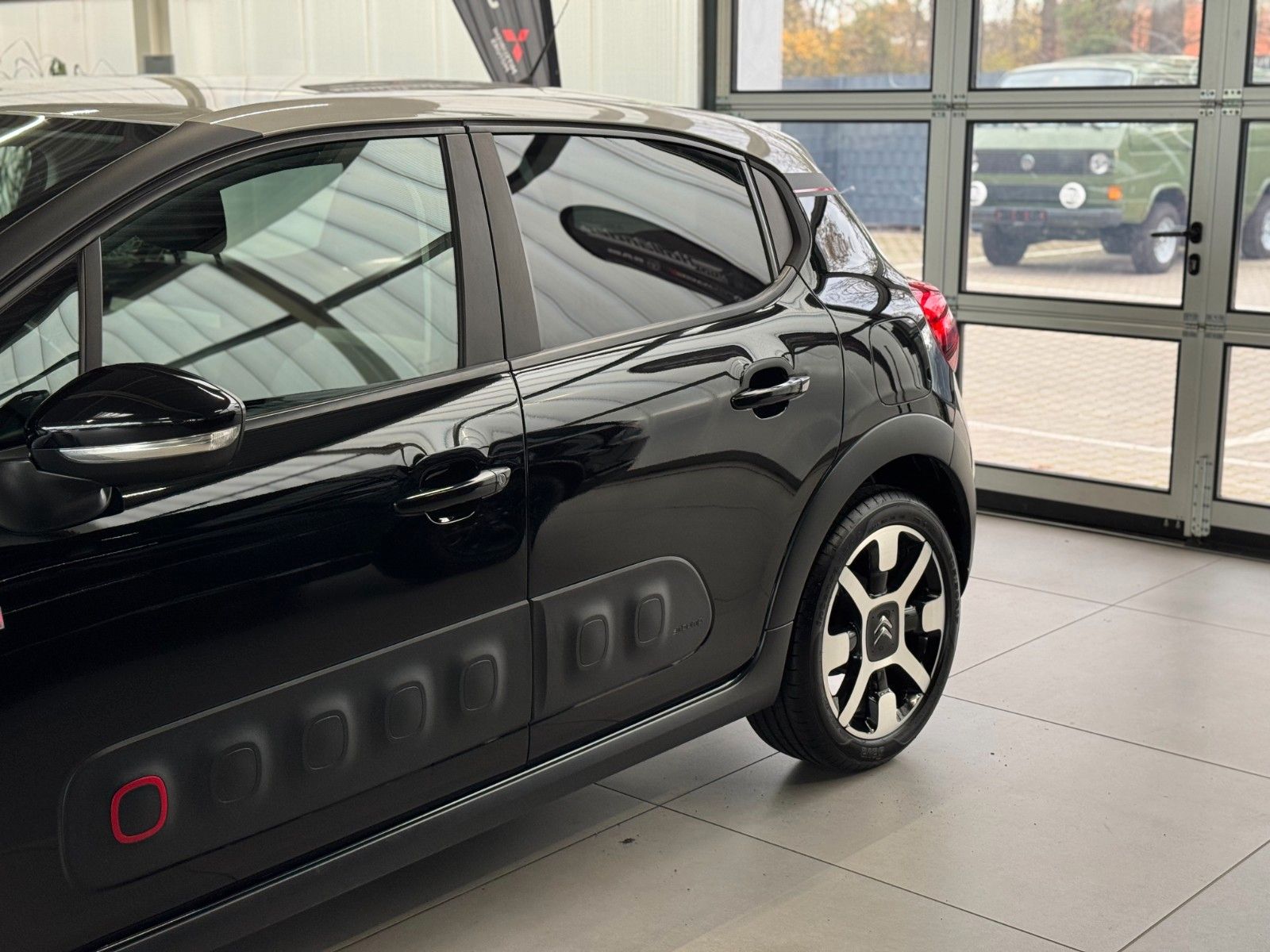 Fahrzeugabbildung Citroën C3 1.2 PurTech ELLE "DAB Navigation Kamera LM"