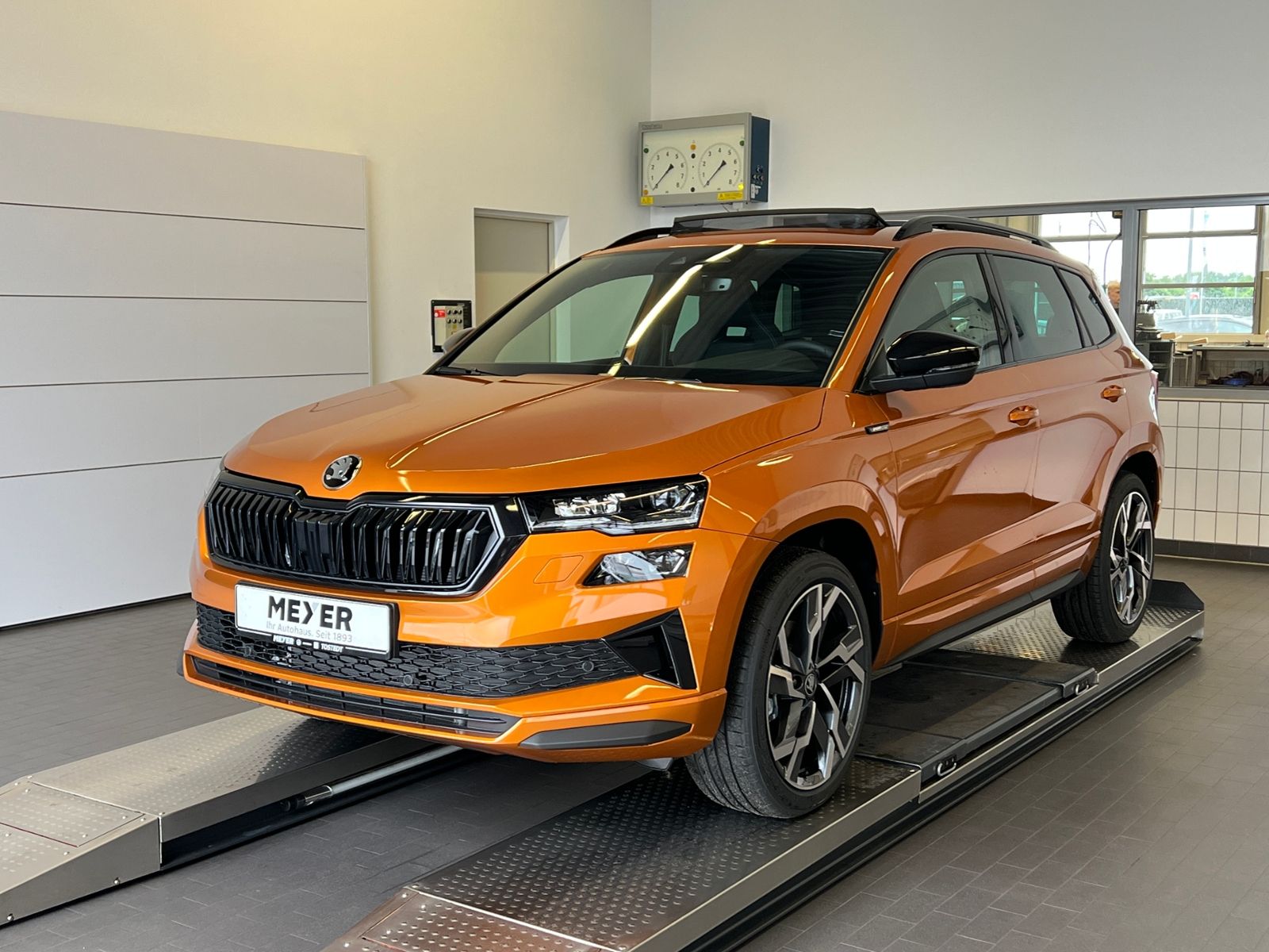 Fahrzeugabbildung SKODA Karoq Sportline 2.0 TSI 4x4 DSG *Panorama, AHK,