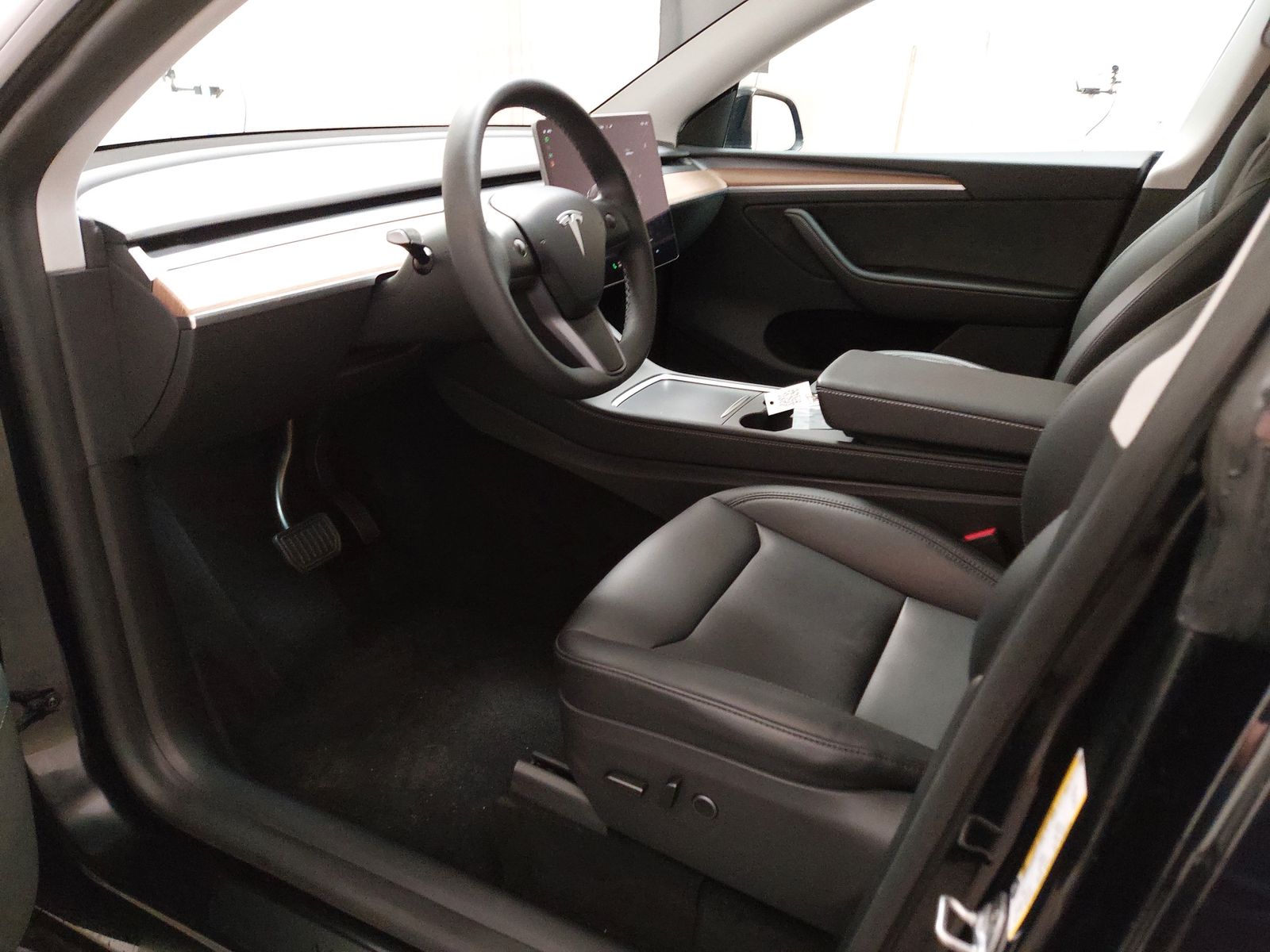 Tesla Model Y Long Range AWD Leder Navi LED Pano RFK foto 6