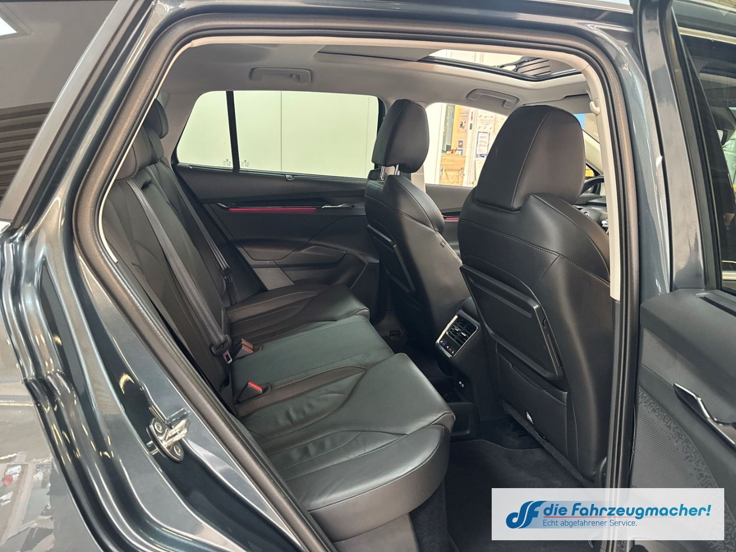 Fahrzeugabbildung SKODA Enyaq 80 Suite HUD El. Panodach Navi Leder Digi