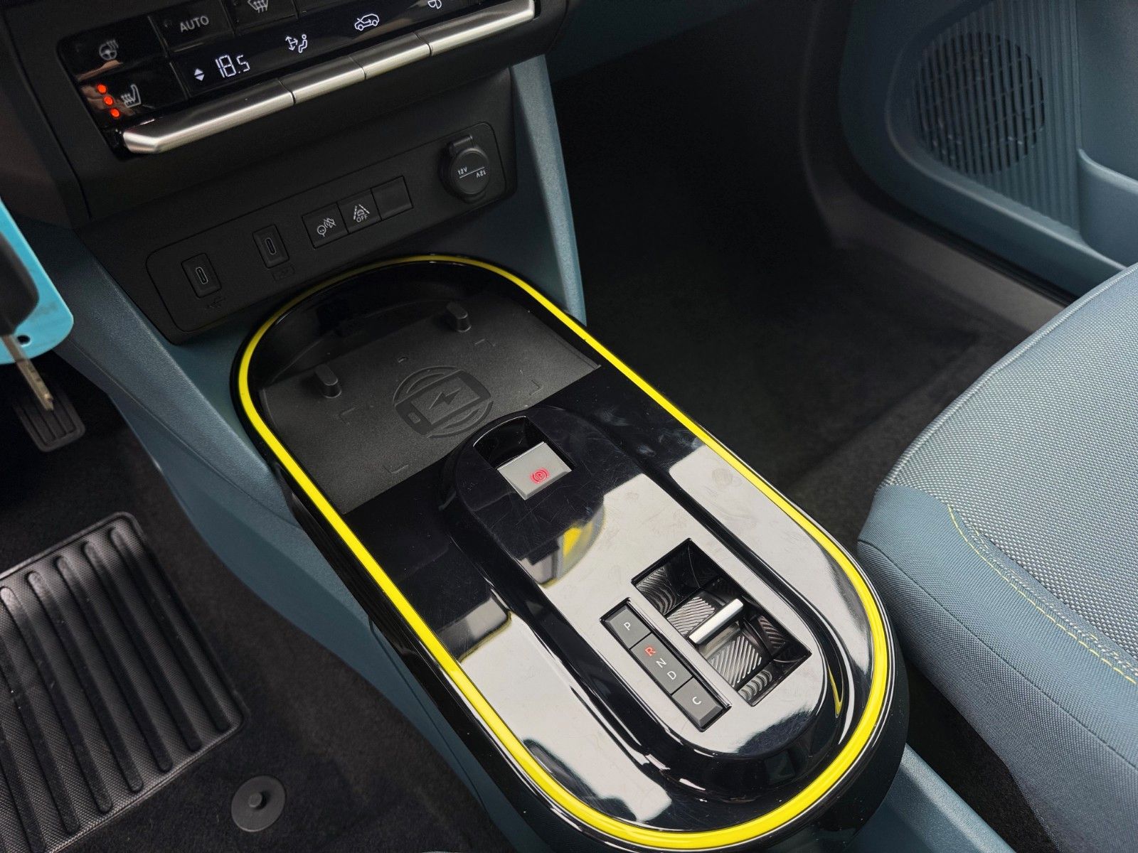 Fahrzeugabbildung Fiat Grande Panda Elektro La Prima 44 kWh Navi Kamera