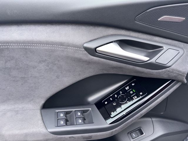 SQ6 Sportback e-tron EDITION ONE GREY MATRIX+AHK