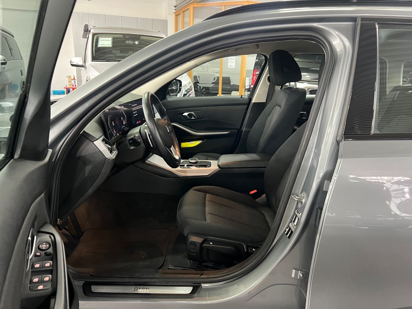 BMW 318 d Touring Curved+Driving Assistant+1 Hand foto 18