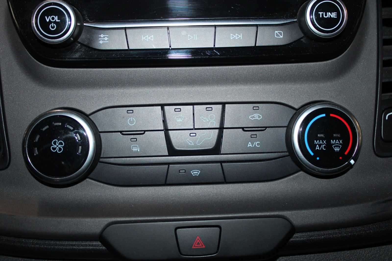 Fahrzeugabbildung Ford Transit Custom TREND KLIMA Dachträger AHK CAM