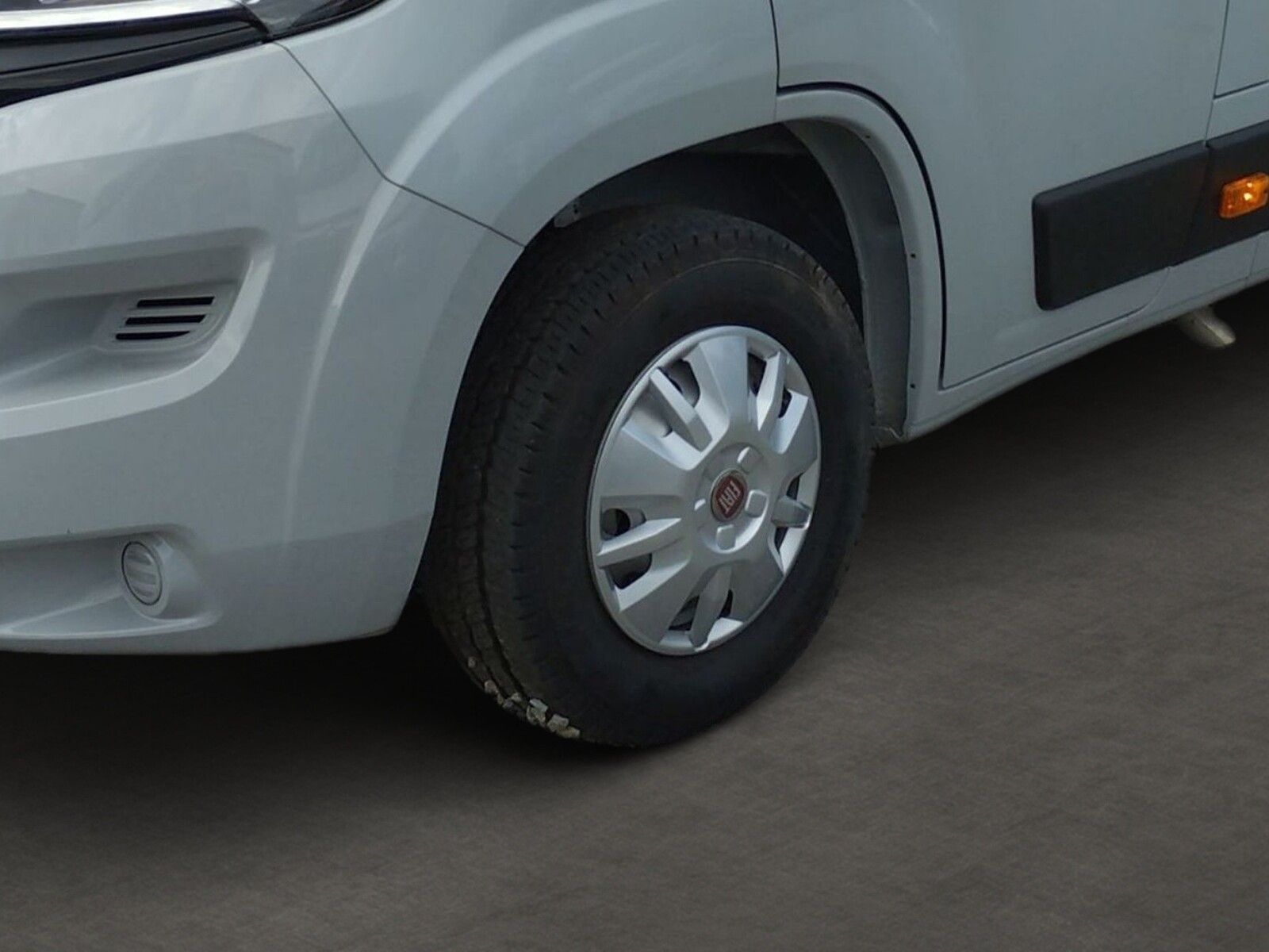 Fahrzeugabbildung Eura Mobil Van V 635 HB Comti D 6E, Mondial Paket