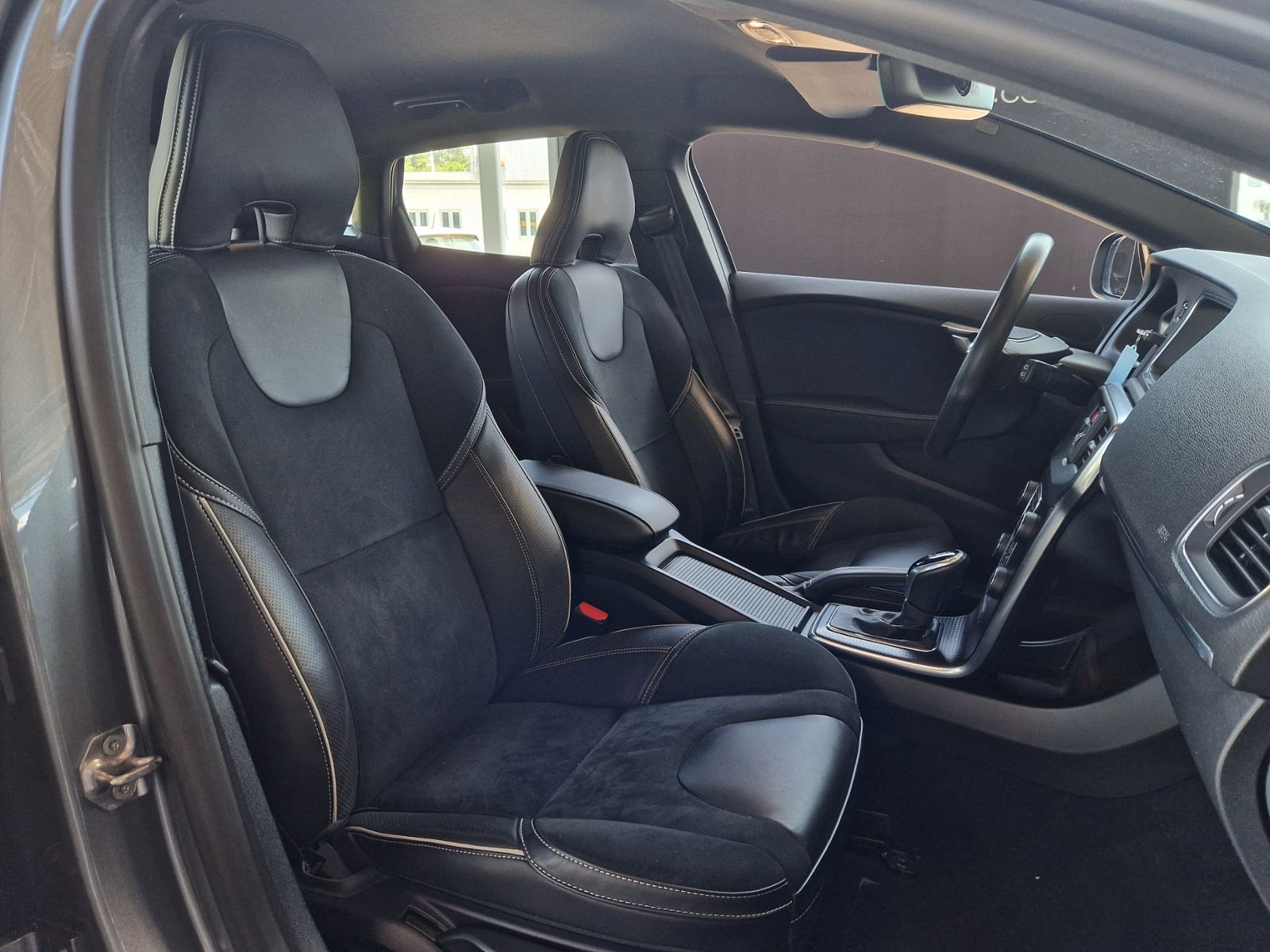 Fahrzeugabbildung Volvo V40 R-Design KLIMA LED NAVI ALU