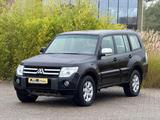 Mitsubishi Pajero 3.2 DI-D Invite - scheckheftgepflegte Mitsubishi Pajero