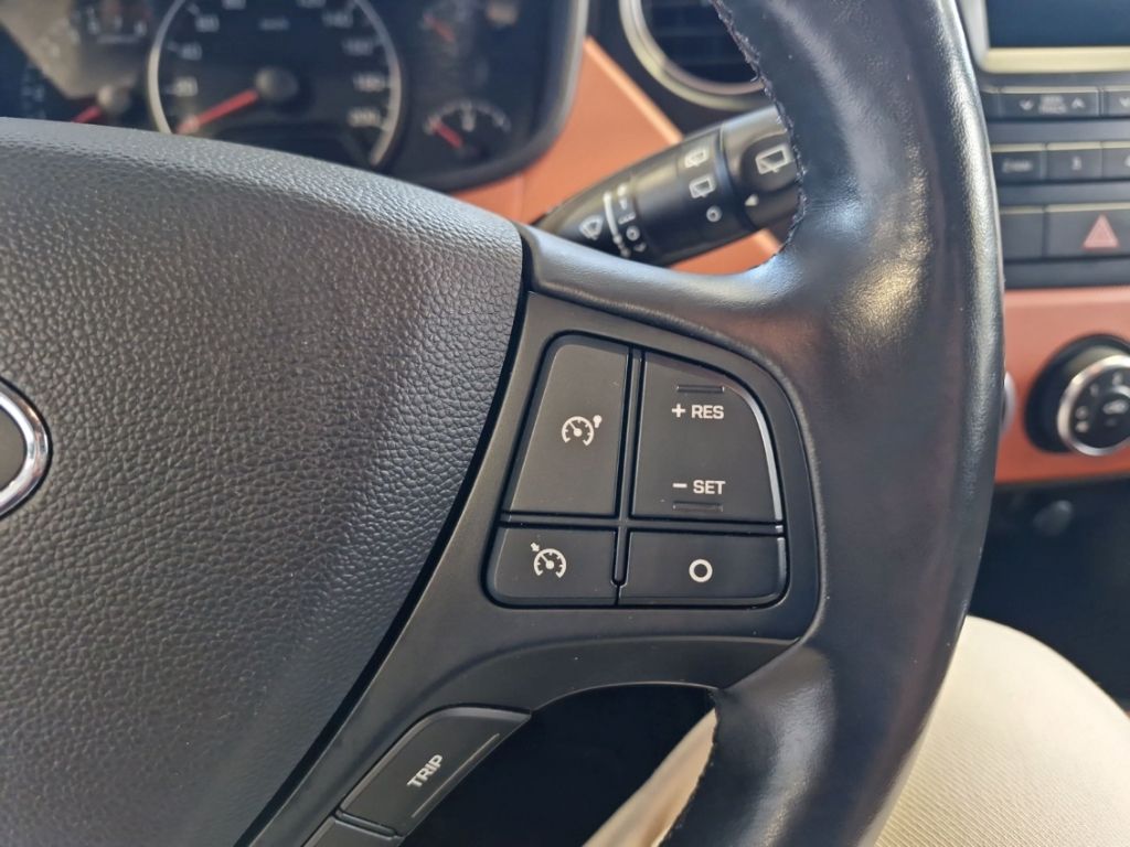 Fahrzeugabbildung Hyundai i10 1.2 FIFA World Cup Klima SHZ Radio Isofix Al