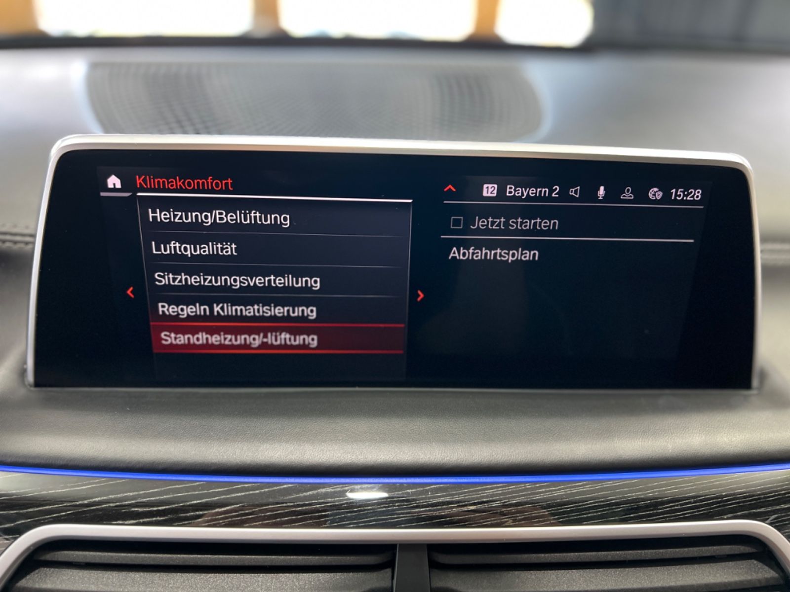 Fahrzeugabbildung BMW 750 d xDrive*LASER*TV*AHK*REMOTE-PARK*KAMERA*ACC