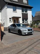 BMW E92 330i LCI - BMW 330 aus 2010: 330i
