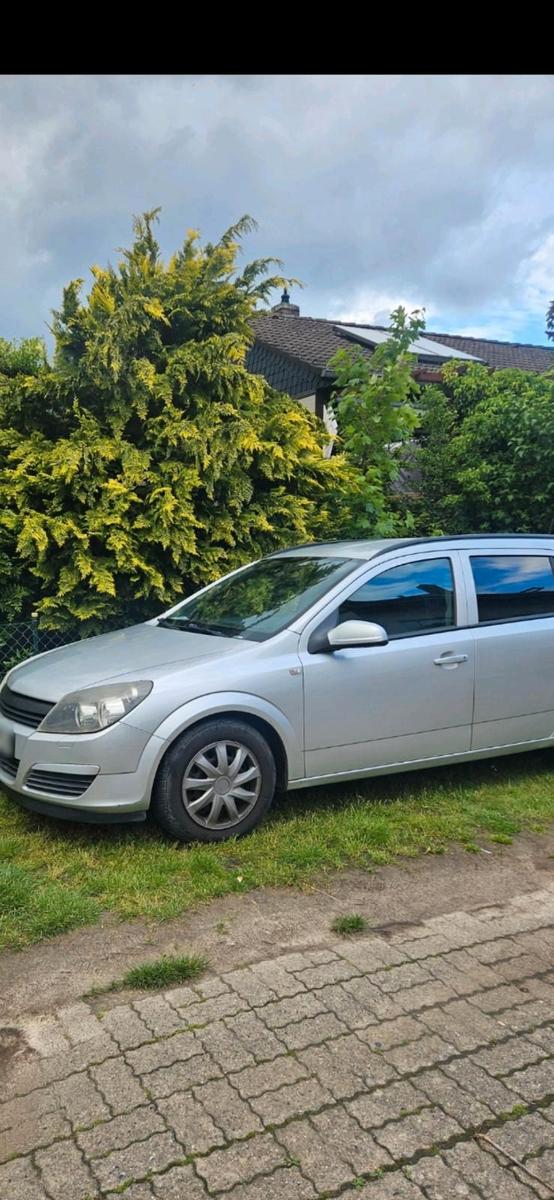 Opel Astra 2005 — rear view