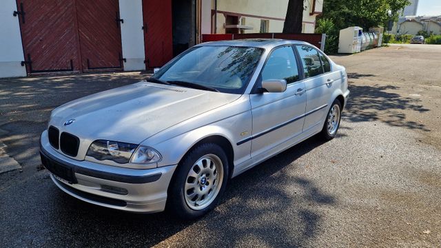 BMW 320i -