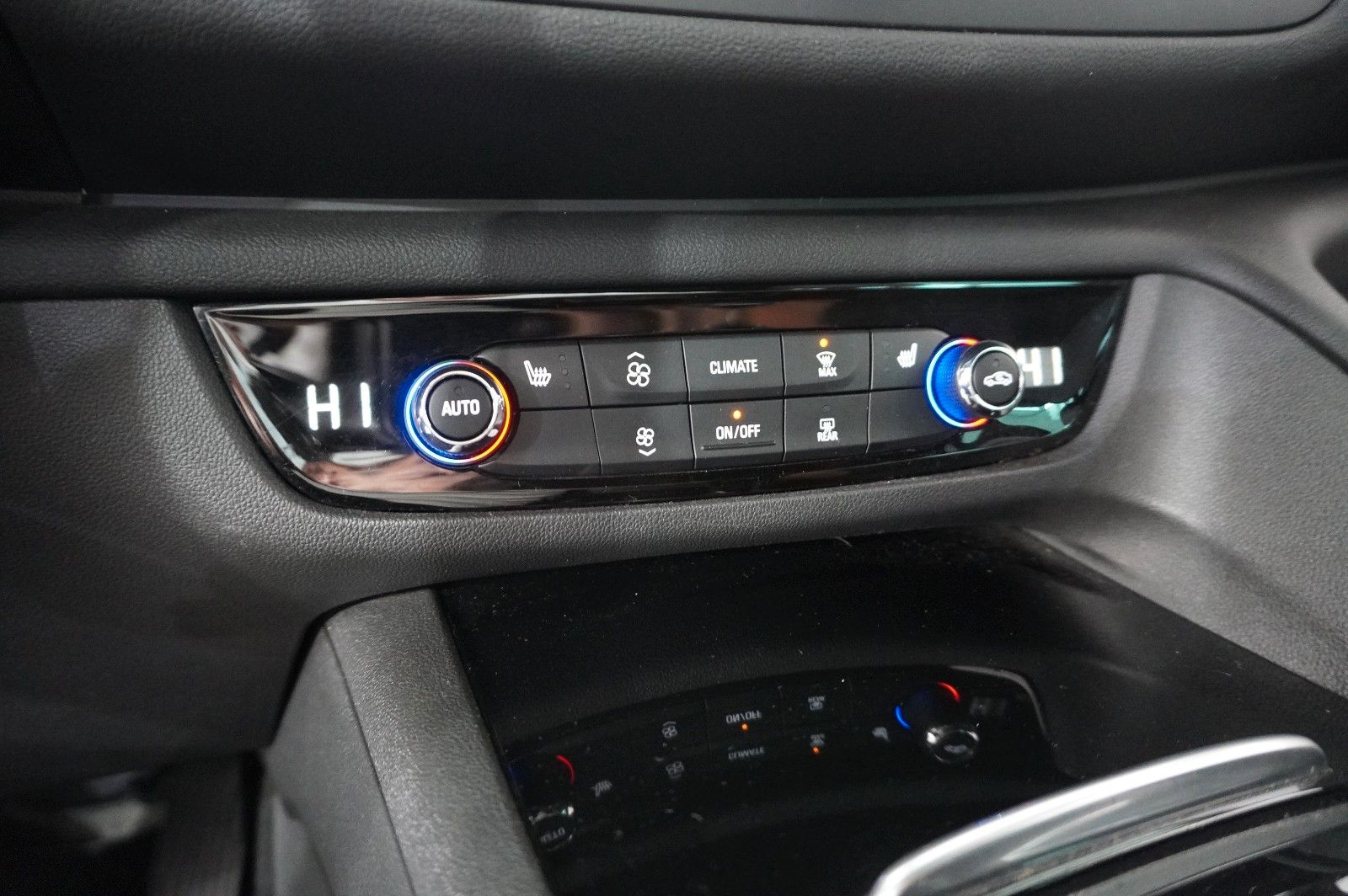Fahrzeugabbildung Opel Insignia B ST 2.0D ELEGANCE 4X4 NAVI/HUD/BOSE/AH