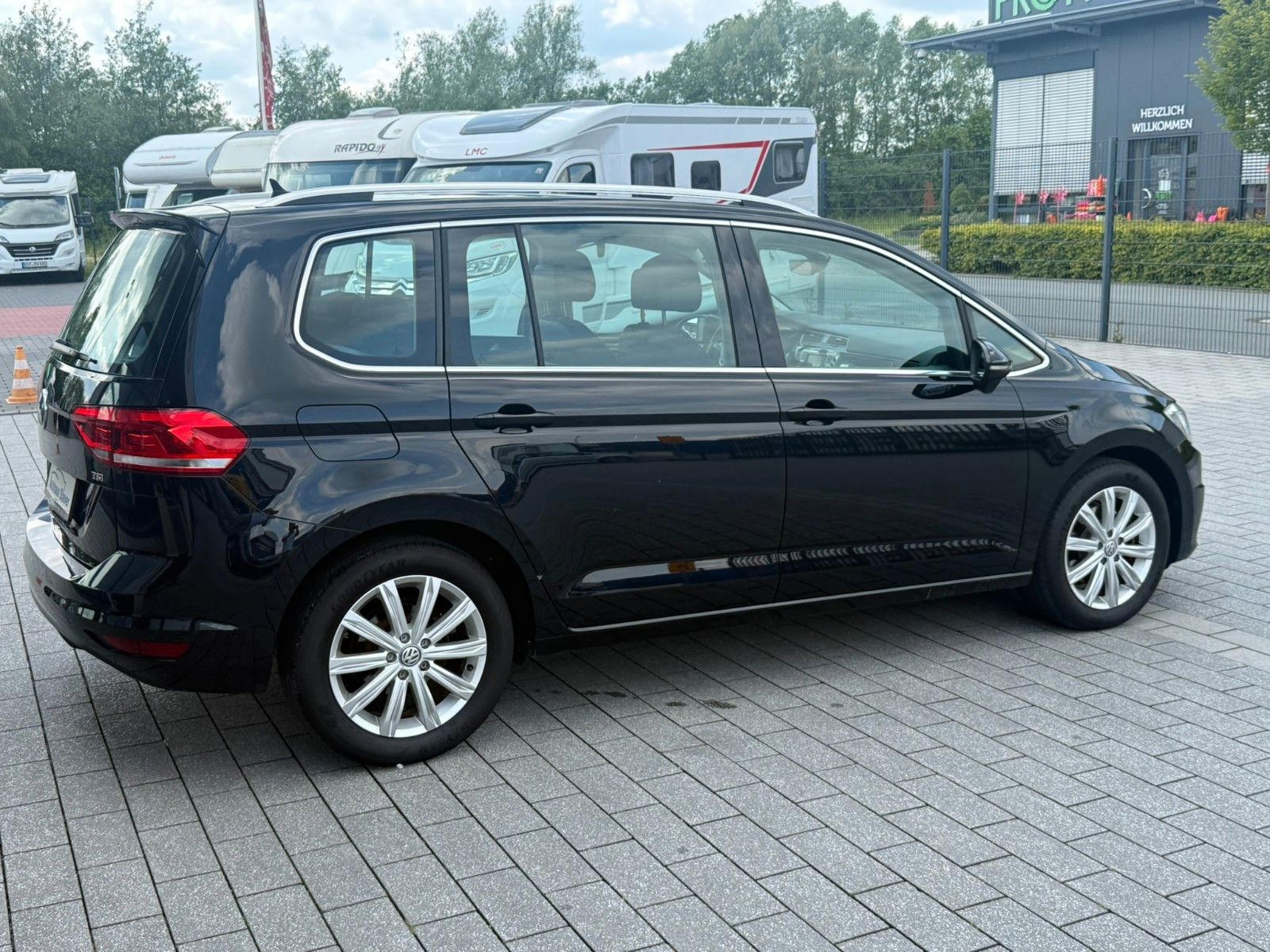 Fahrzeugabbildung Volkswagen Touran Highline BMT/Start-Stopp