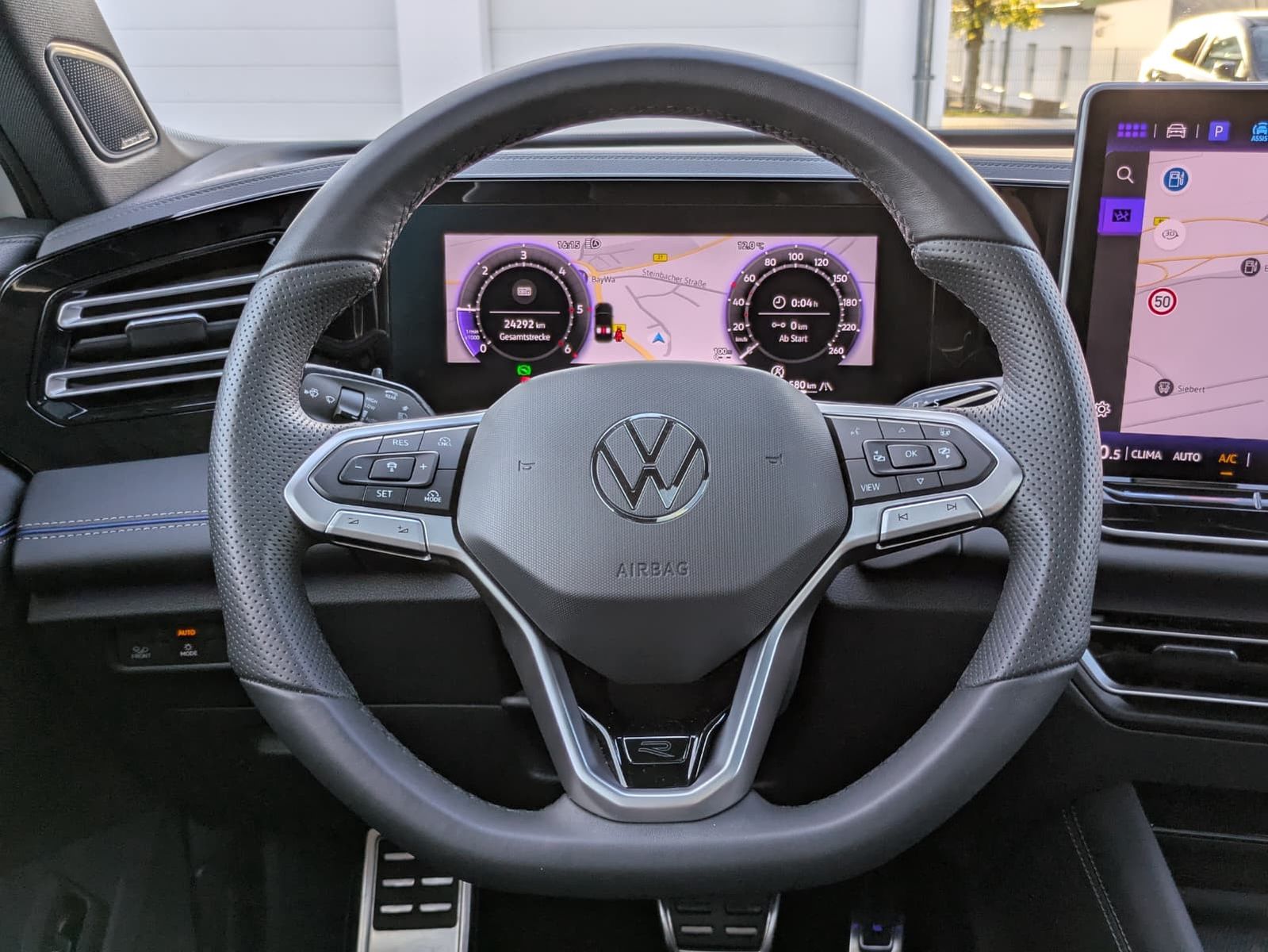 Fahrzeugabbildung Volkswagen Tiguan 2.0 TDI 4M R-Line PANO*H&K*AHK*MATRIX*20"