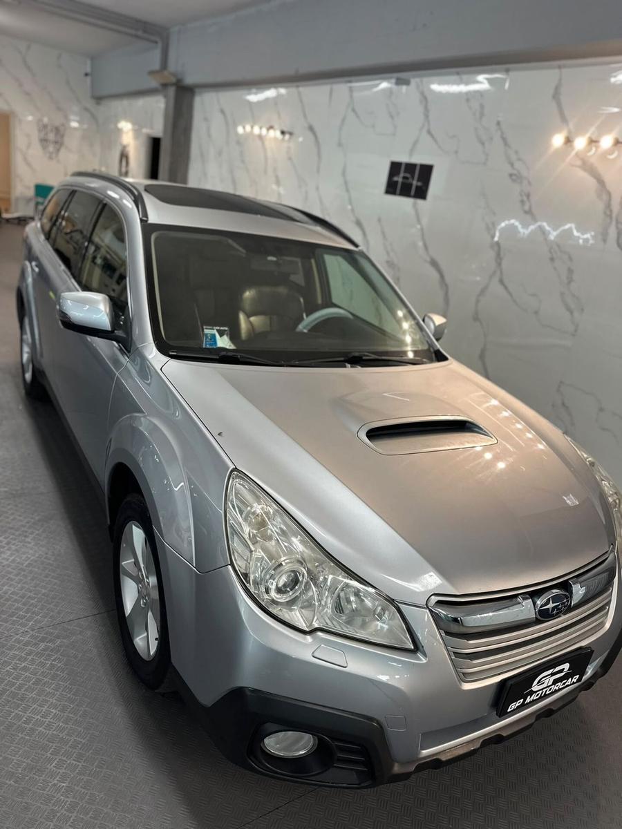 Subaru Outback 2014 — rear view