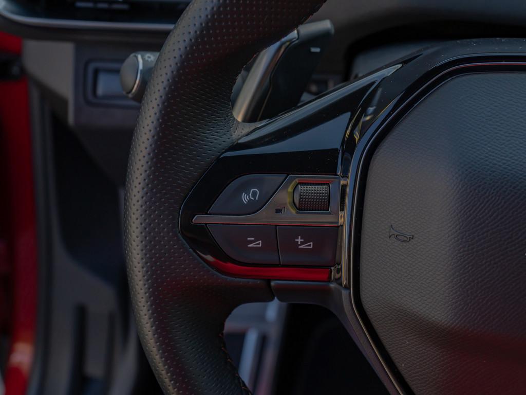 Peugeot 3008 GT PureTech 130 EAT SHZ ACC FACEL. LED PANO