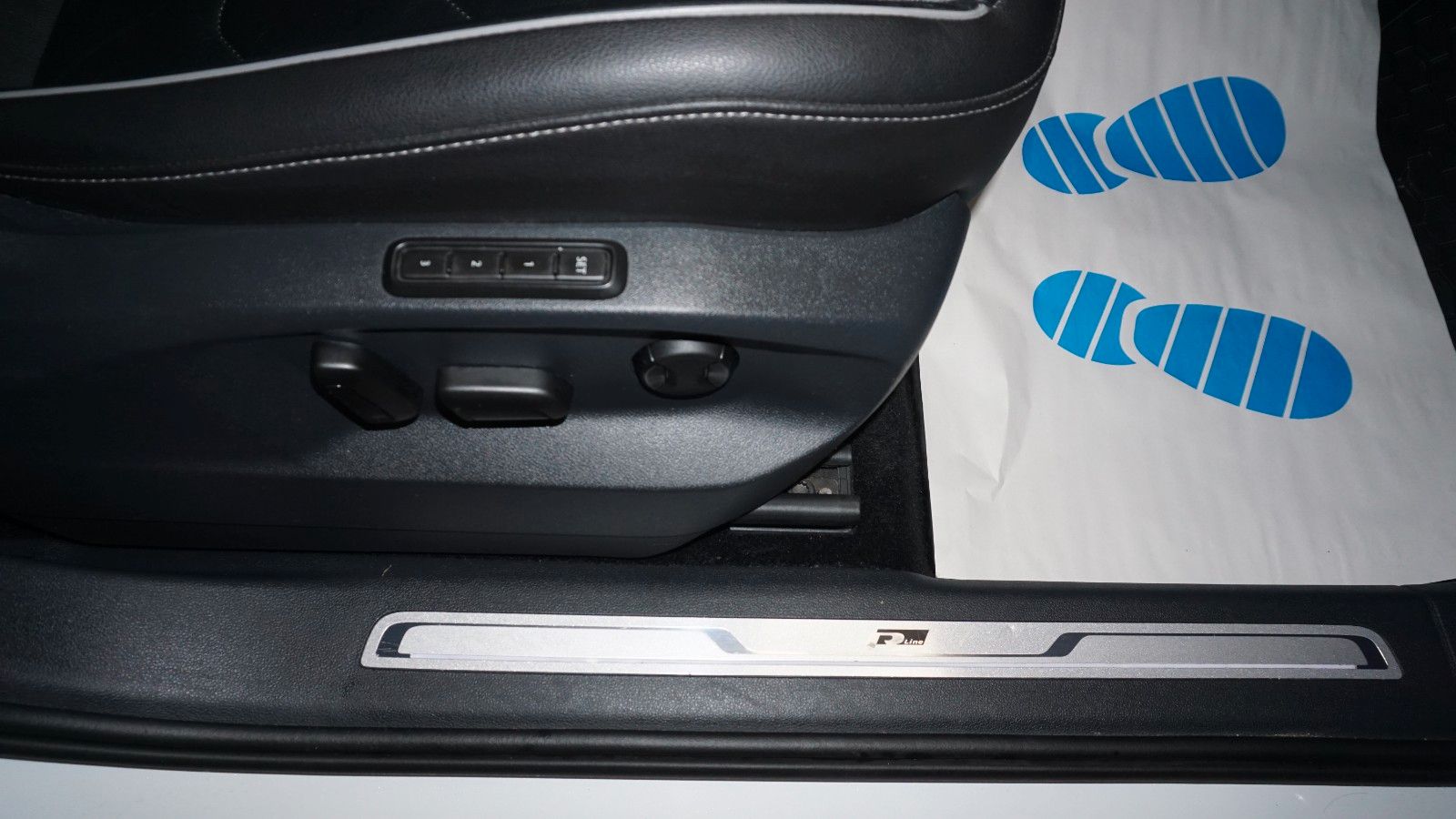 Fahrzeugabbildung Volkswagen Tiguan 4Motion R line *PANO*KAMERA*PERLMUTT*