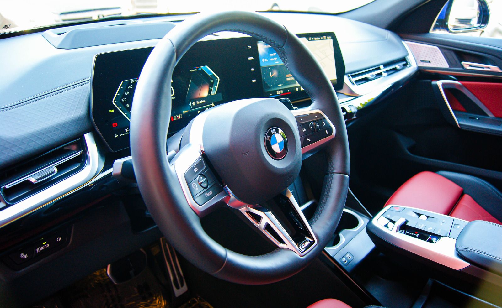 Fahrzeugabbildung BMW X2 20 i sDrive M Sport Pro IconicGlow Coral Rot