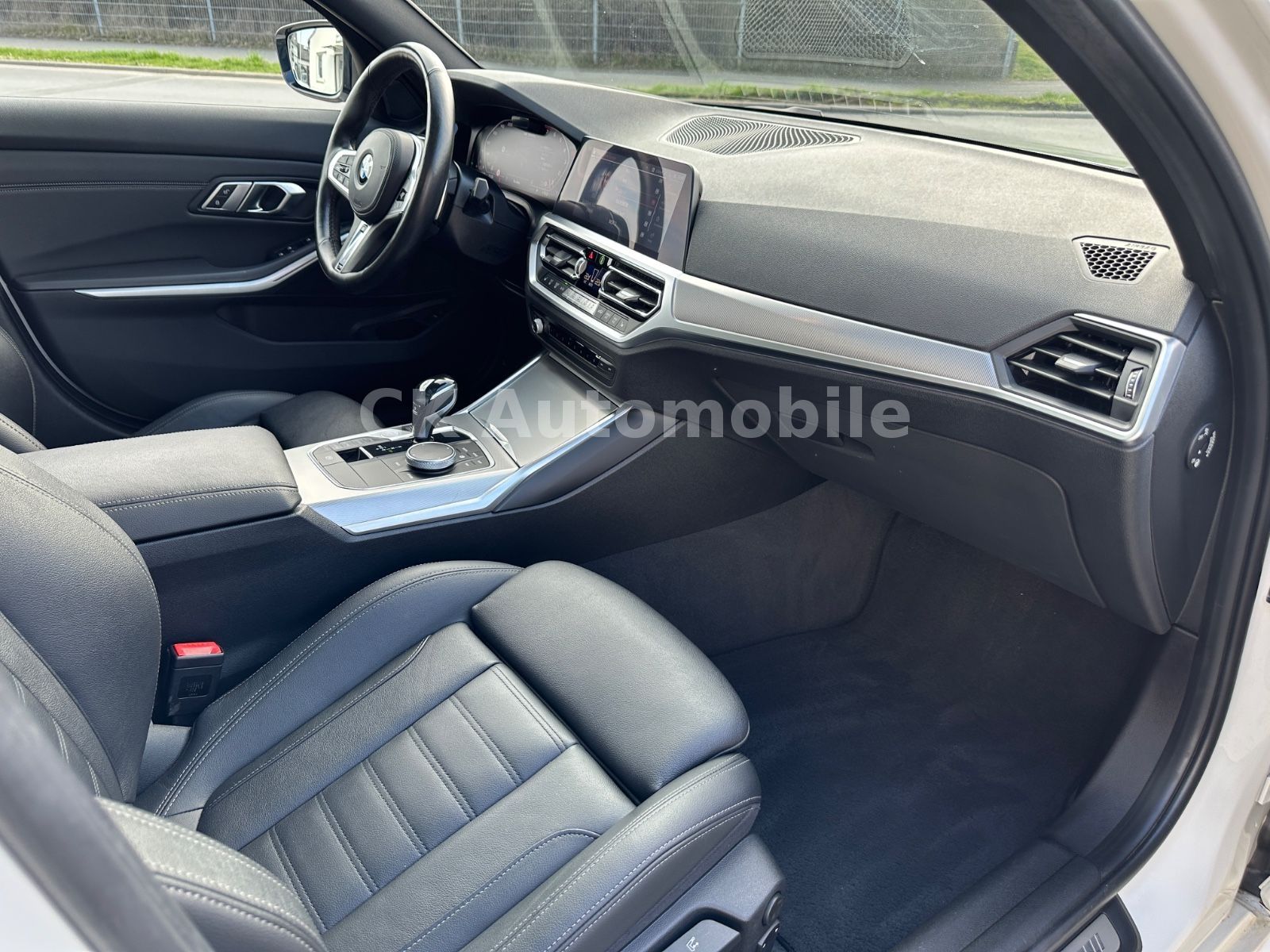 Fahrzeugabbildung BMW M340i Touring xDrive/Navi/HeadUP/Pano/360°