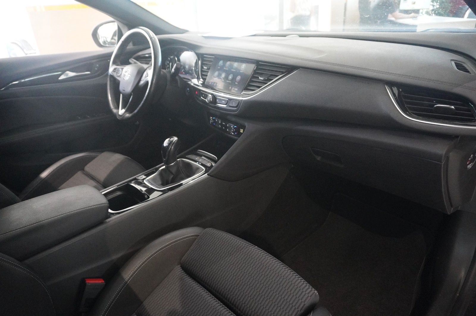 Fahrzeugabbildung Opel Insignia B ST 2.0D BUSINESS NAVI/LED/KAMERA/AHK