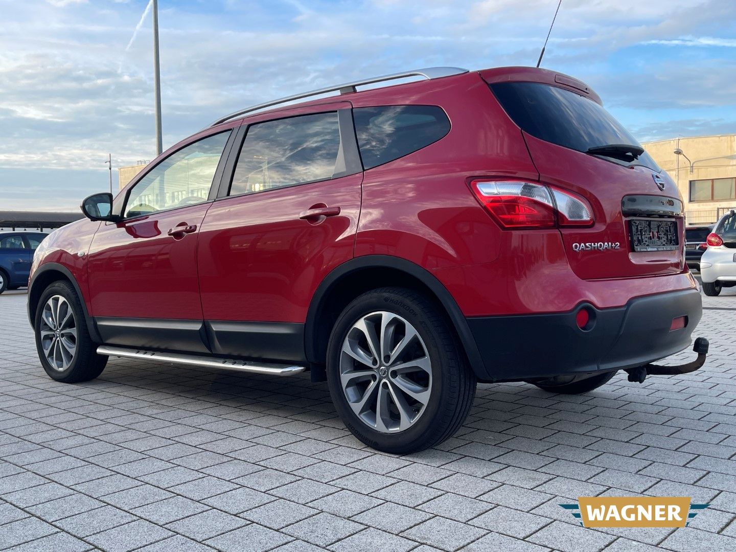 Fahrzeugabbildung Nissan Qashqai+2 Tekna 4X4 Automatik Klimaautomatik 7-S