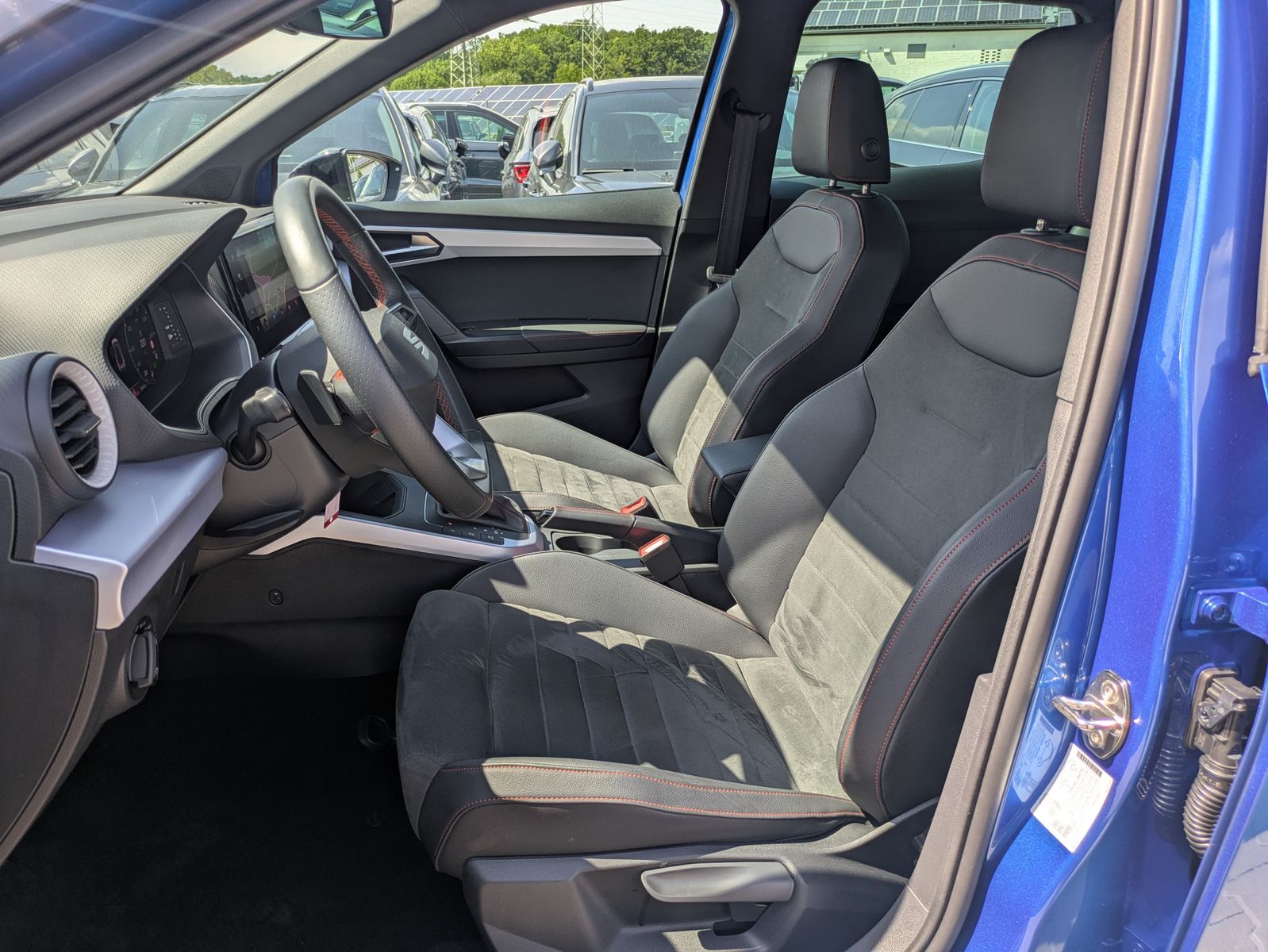 Fahrzeugabbildung SEAT Arona 1.0 TSI FR DSG AHK*ACC*LED*APP*DAB*KAMERA