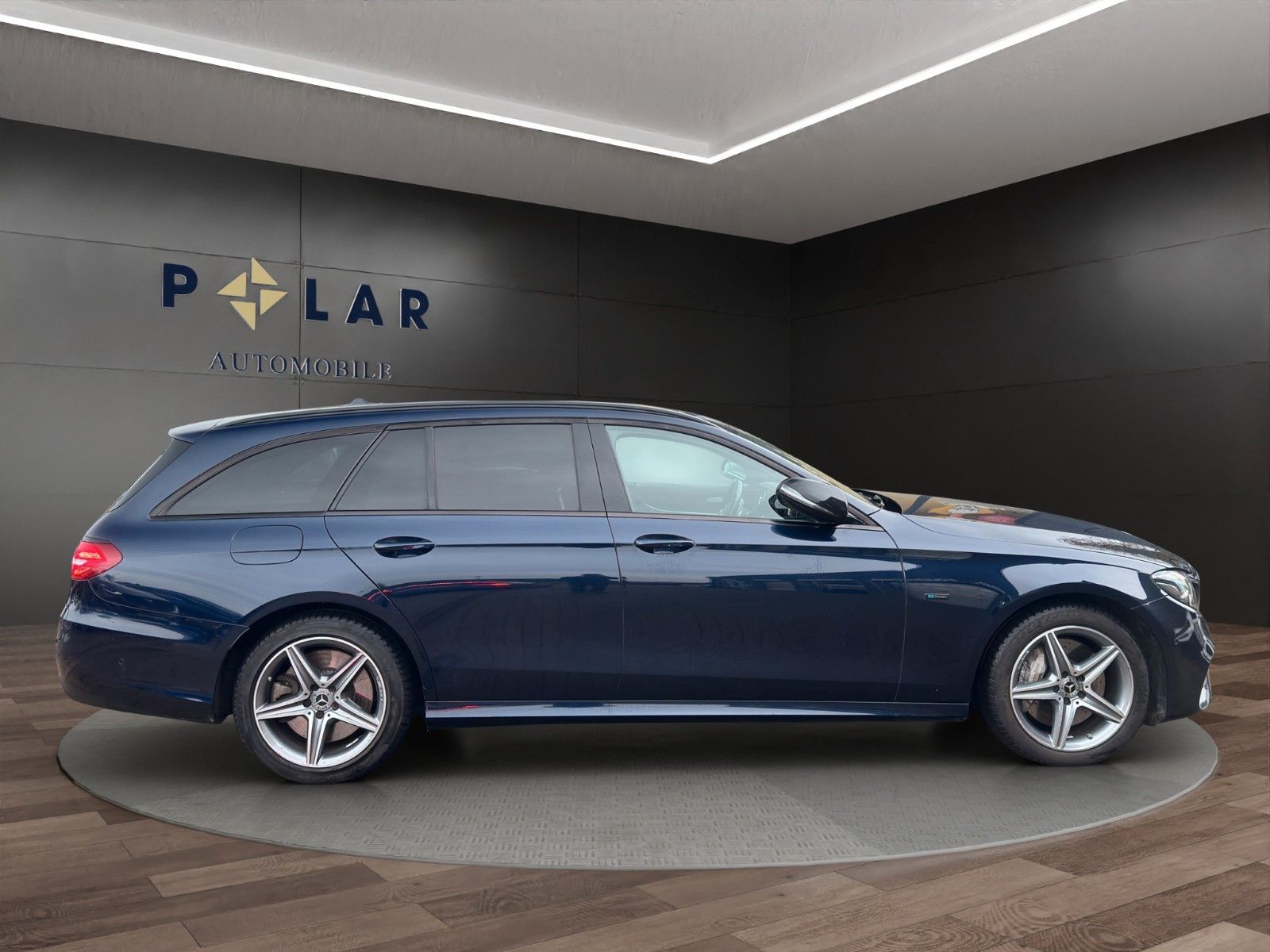 Fahrzeugabbildung Mercedes-Benz E 300de  AMG-Line/MBeam/Burmester/S-Dach