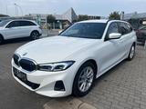 BMW 318d Touring AHK+ACC+HuD+Keyless+Park+S-Sitze - Jahreswagen
