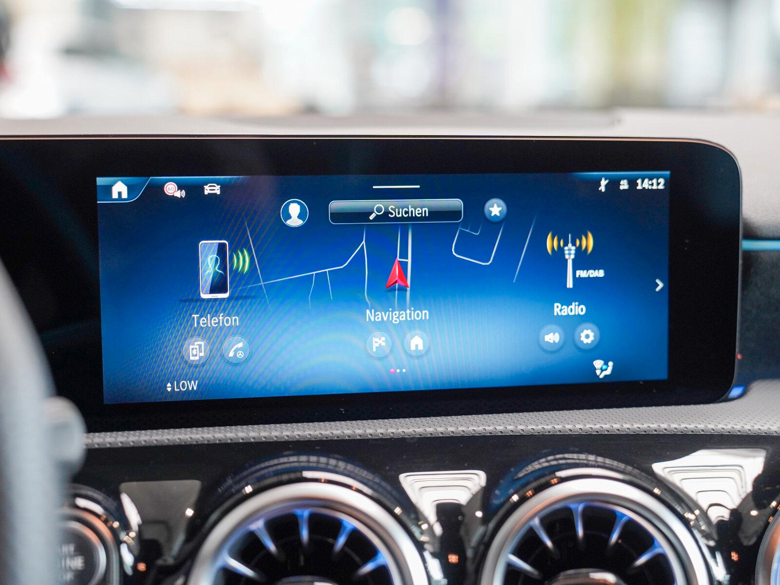 Mercedes-Benz A-Class AMG Line CarPlay Rückfahrkamera, миниатюра 18