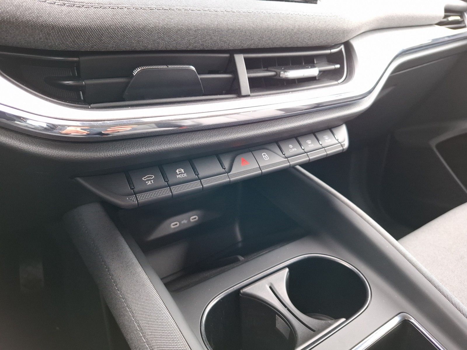 SKODA Enyaq 50 Loft KLIMA / ACC / NAVI / SITZHEIZUNG / - Image 14