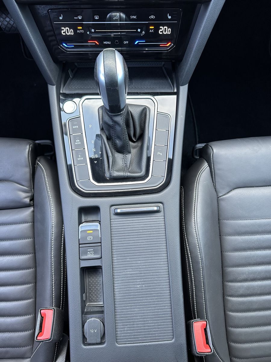 Fahrzeugabbildung Volkswagen Passat Variant 1.4 TSI DSG GTE NAV+LED+PANO+KAM