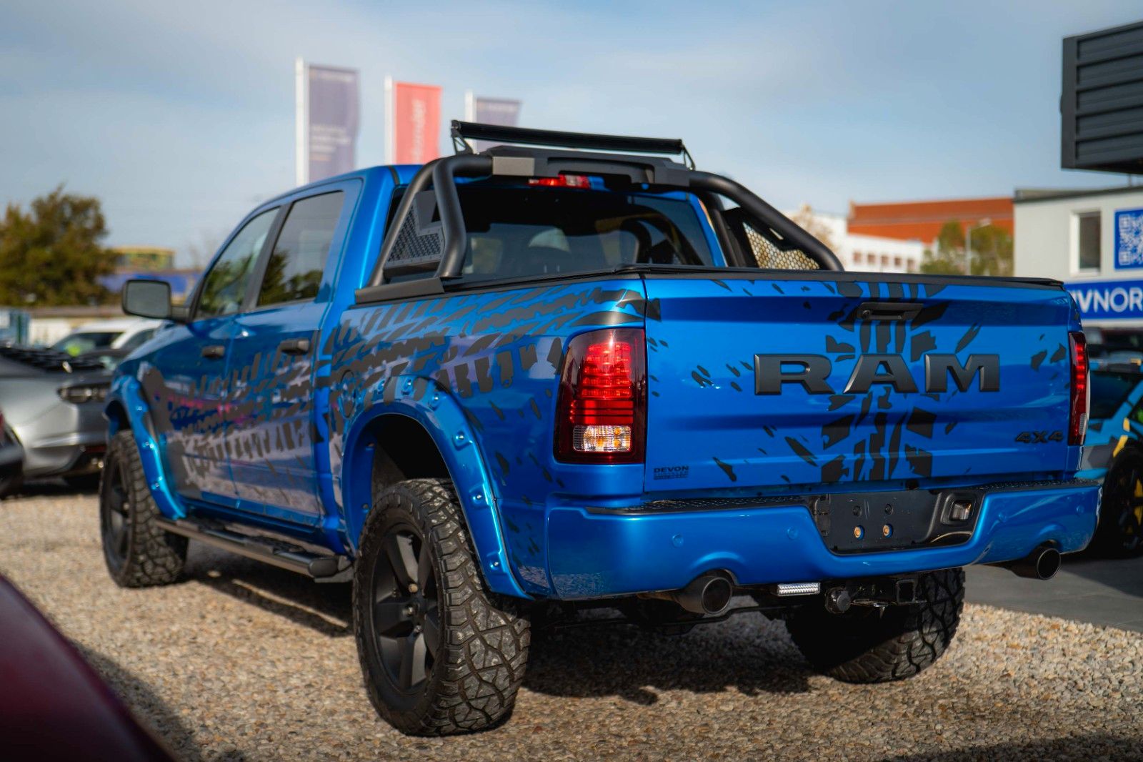 Fahrzeugabbildung Dodge RAM 5.7 V8 HEMI 4x4 OFFROAD Night-Paket *LED*