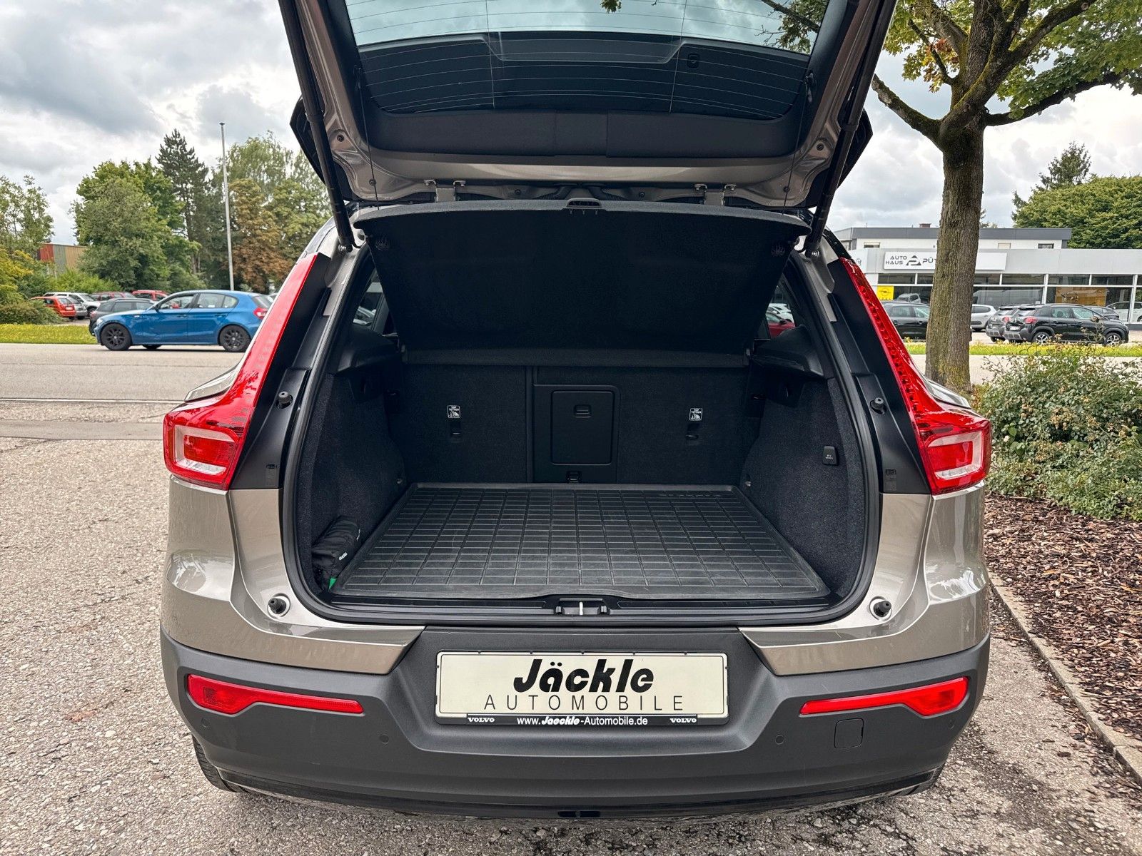 Fahrzeugabbildung Volvo XC40 R Design Recharge 2WD;KAMERA; AHKSCHWENKBAR