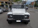 Land Rover Defender 90 2.2 TD4 Station Wagon N1 - Land Rover Defender mit Diesel-Antrieb: Kombi